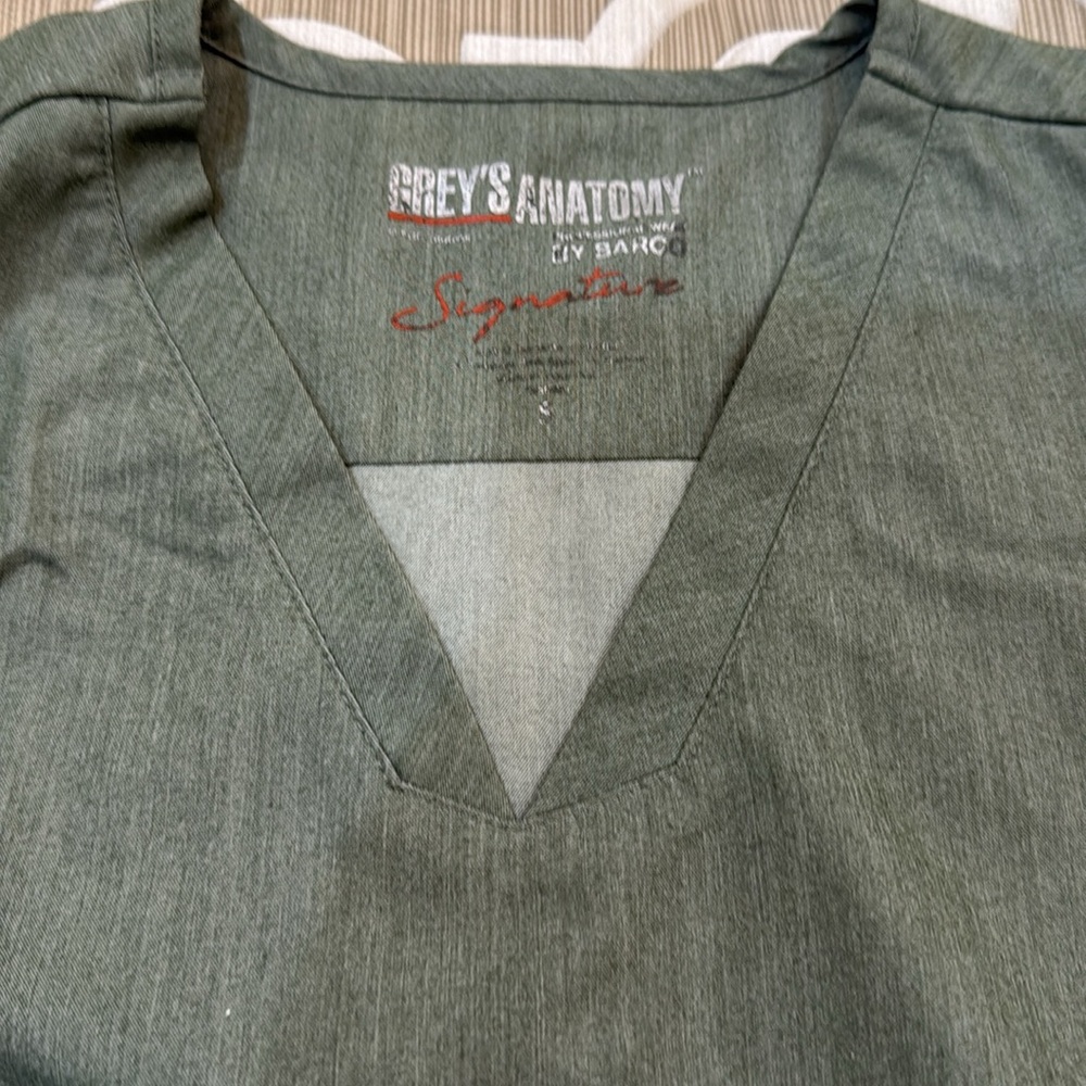 Grey's Anatomy Sage Green Scrub Top and pants - Picture 2 of 11